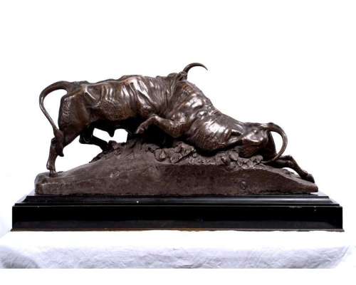 Sculpture de combat de taureaux en bronze par Auguste Clesinger 2