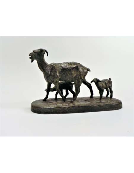 Statue de Chèvre en Bronze et ses Chevreaux par Ary Bitter