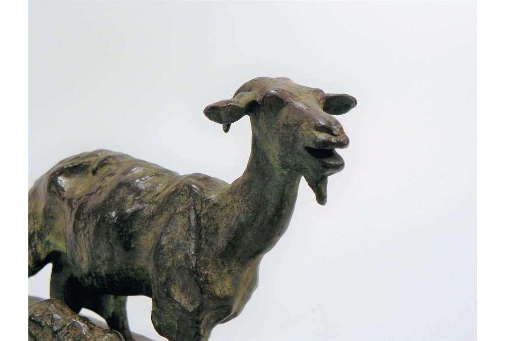 Statue de Chèvre en Bronze et ses Chevreaux par Ary Bitter