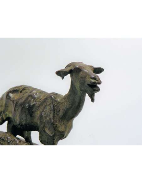 Statue de Chèvre en Bronze et ses Chevreaux par Ary Bitter