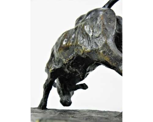 Guido Righetti (1875-1958), Afgietsel in brons + Aanvallende jonge stier 2